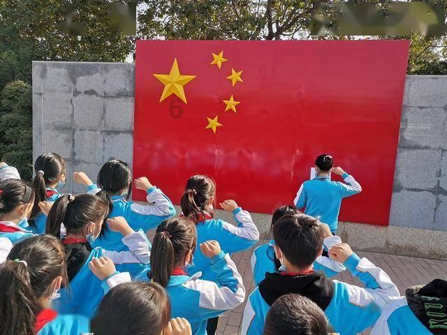 住常省政协委员参加省政协 十三届二次会议联组讨论